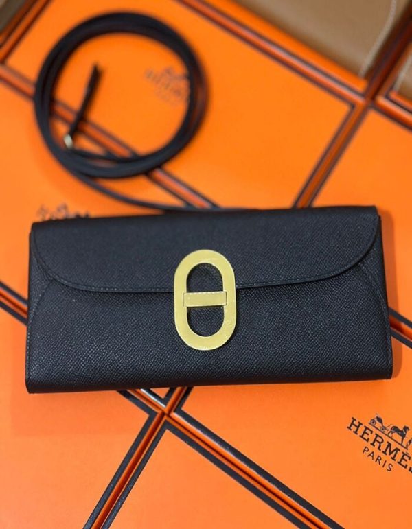 HERMÈS Chaine d'Ancre To Go wallet in Blue Indigo Epsom | Chicly Hub