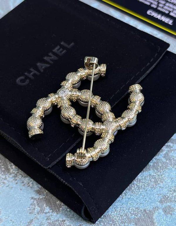 CHANEL Pearl Crystal Nefertiti CC Brooch Gold | Chicly Hub