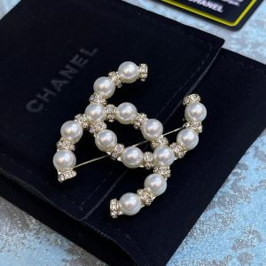 CHANEL Pearl Crystal Nefertiti CC Brooch Gold | Chicly Hub