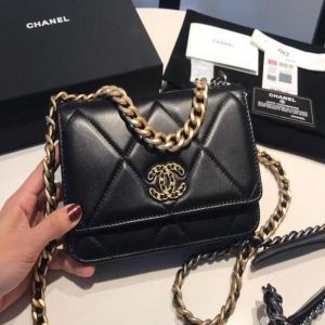 CHANEL Wallet On Chain Chanel bag 19 in black leather | Chicly Hub