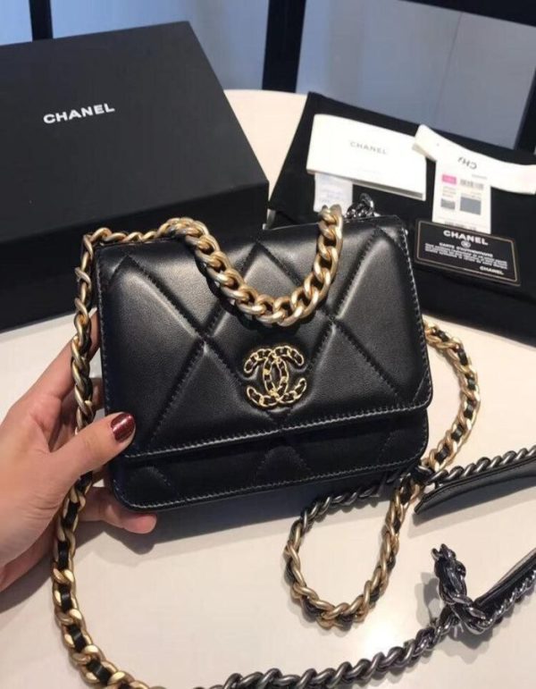 CHANEL Wallet On Chain Chanel bag 19 in black leather | Chicly Hub