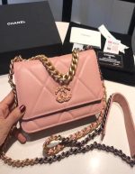 CHANEL Wallet On Chain Chanel bag 19 in black leather | Chicly Hub