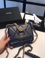 CHANEL Wallet On Chain Chanel bag 19 in black leather | Chicly Hub