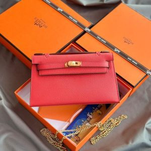 A CRAIE SWIFT LEATHER KELLY POCHETTE WITH GOLD HARDWARE | Chicly Hub