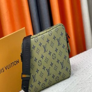 Louis Vuitton Trio Messenger | Chicly Hub