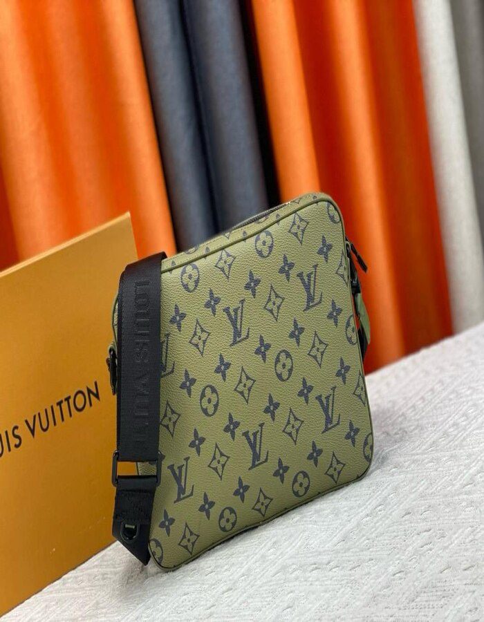 Louis Vuitton Trio Messenger | Chicly Hub