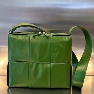 BOTTEGA VENETA Green Medium Arco Camera Bag | Chicly Hub