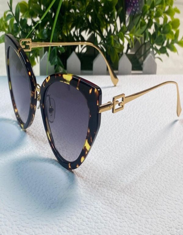 Fendi sunglasses | Chicly Hub