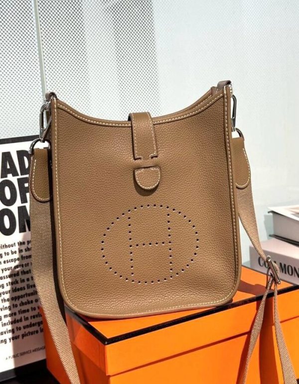 HERMES Taurillon Maurice Evelyne TPM Cacao | Chicly Hub