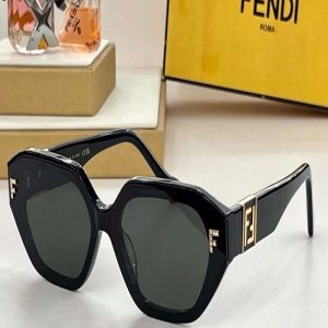 Fendi sunglasses | Chicly Hub