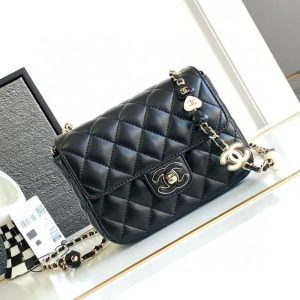 Lambskin Quilted CC Pearl Crush Mini Flap Black | Chicly Hub